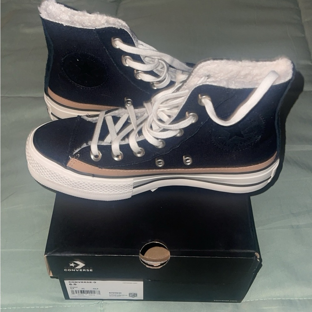 Converse High Tops Sherpa Lined Chuck Taylor Converse women’s 6.5